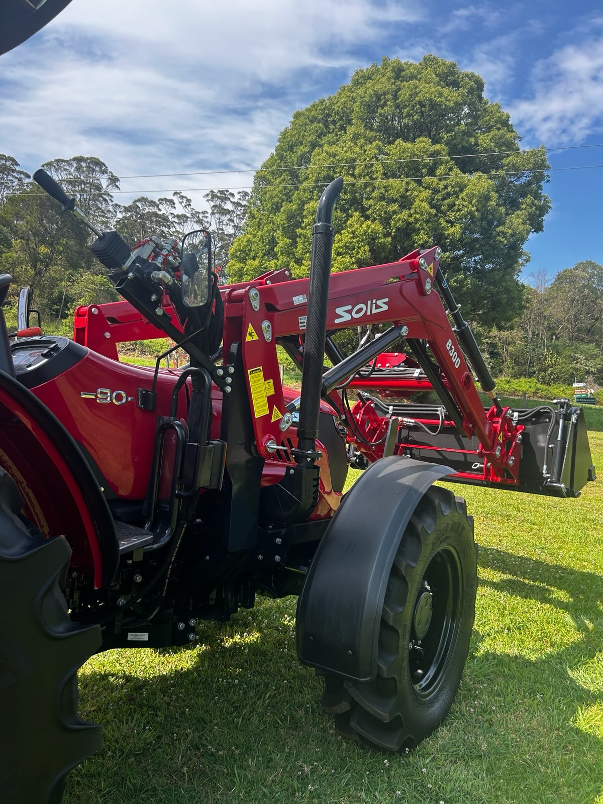 SOLIS S90 ROPS with 4 in 1 loader